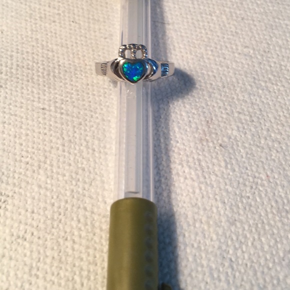 Ring - Picture 2 of 3